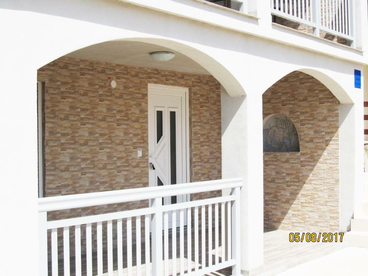 Apartmani Mala Sirena Масленица Экстерьер фото