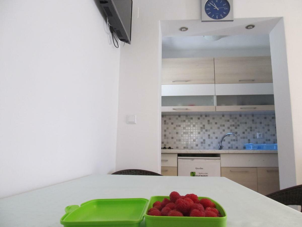 Apartmani Mala Sirena Масленица Экстерьер фото