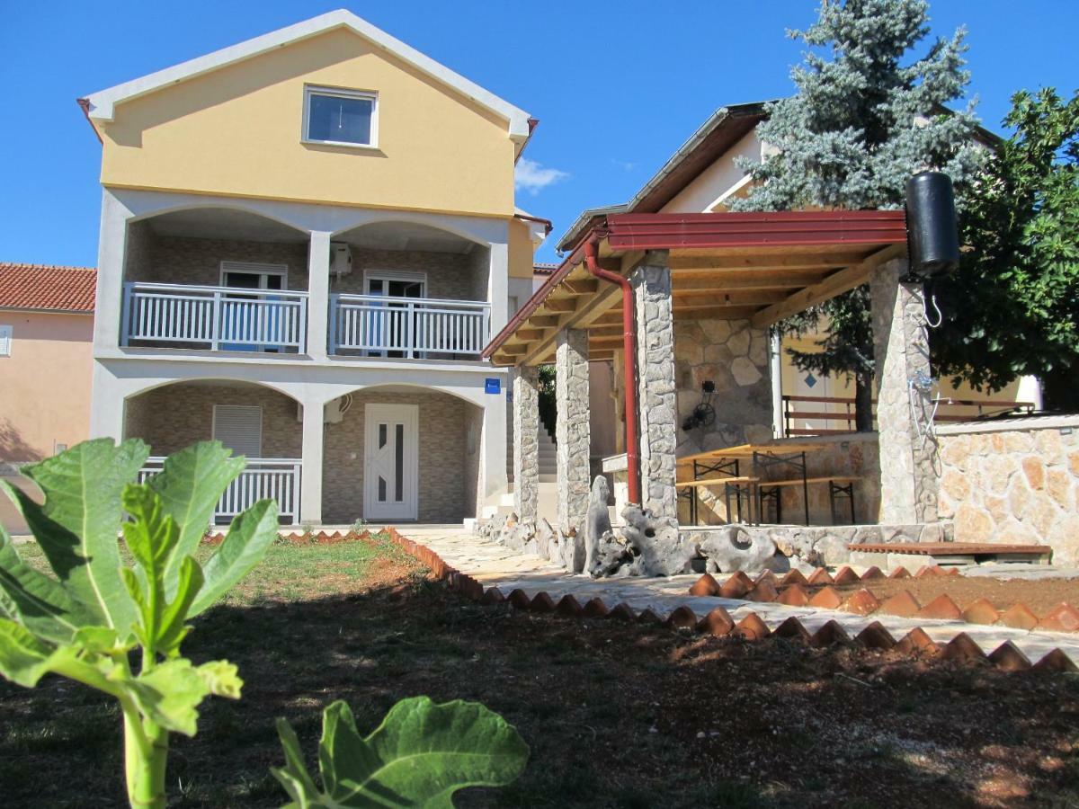 Apartmani Mala Sirena Масленица Экстерьер фото