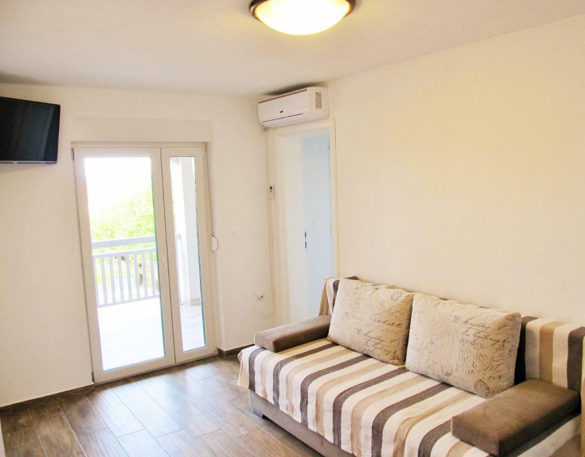Apartmani Mala Sirena Масленица Экстерьер фото