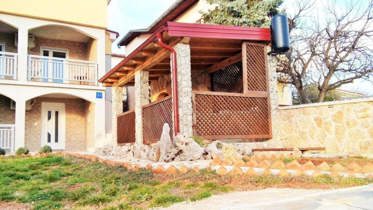 Apartmani Mala Sirena Масленица Экстерьер фото